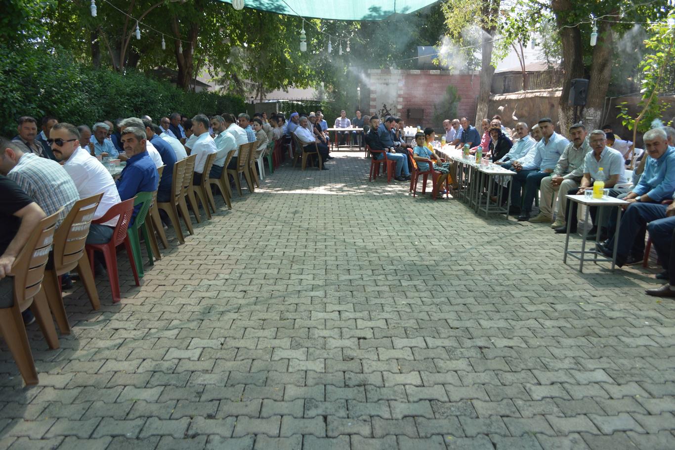 “Bayramlar kardeşliğin pekiştiği günlerdir” “Bayramlar kardeşliğin pekiştiği günlerdir”